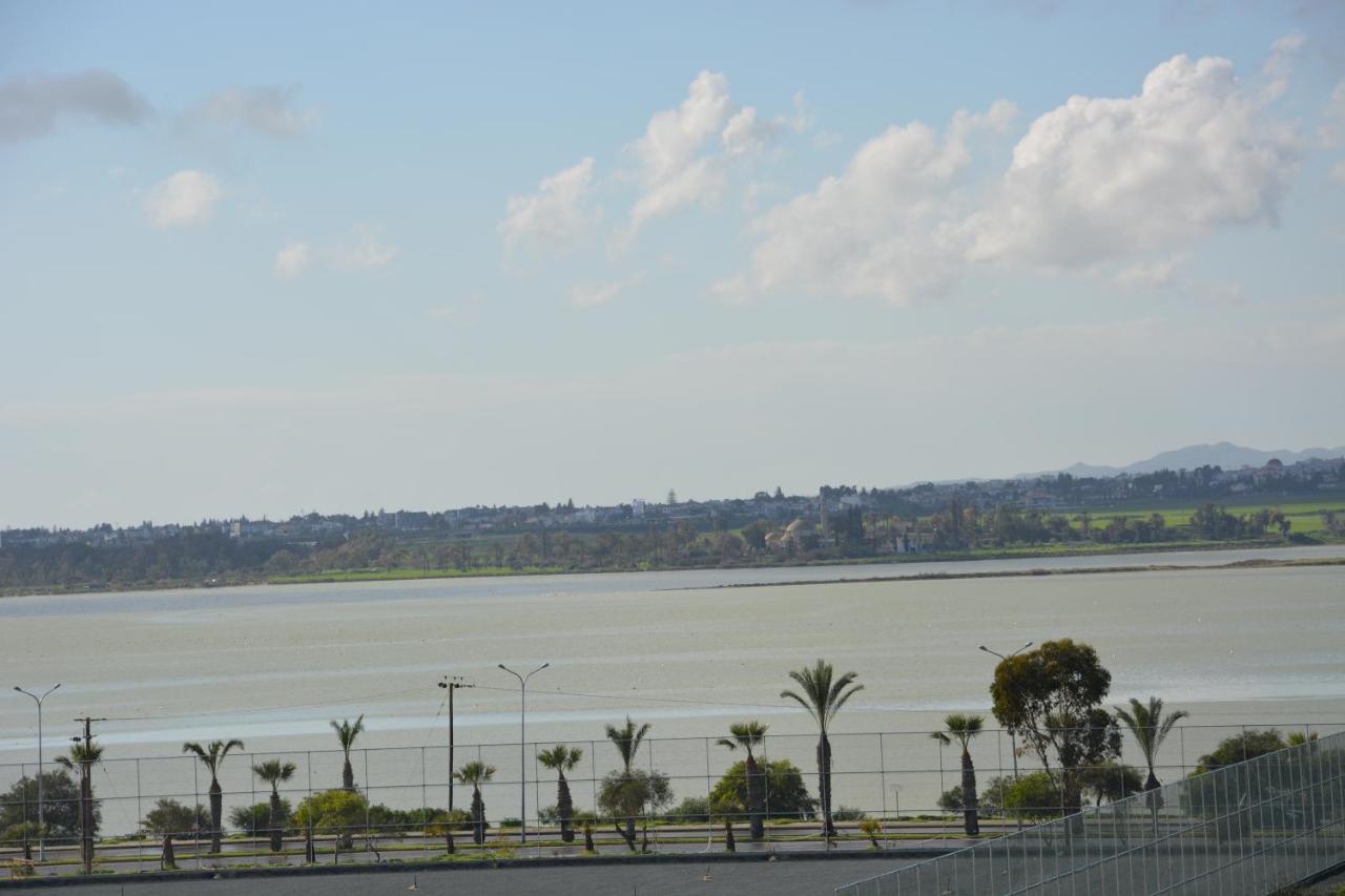 לרנקה Must Stay - Sea & Salt Lake Panoramic View Apt מראה חיצוני תמונה