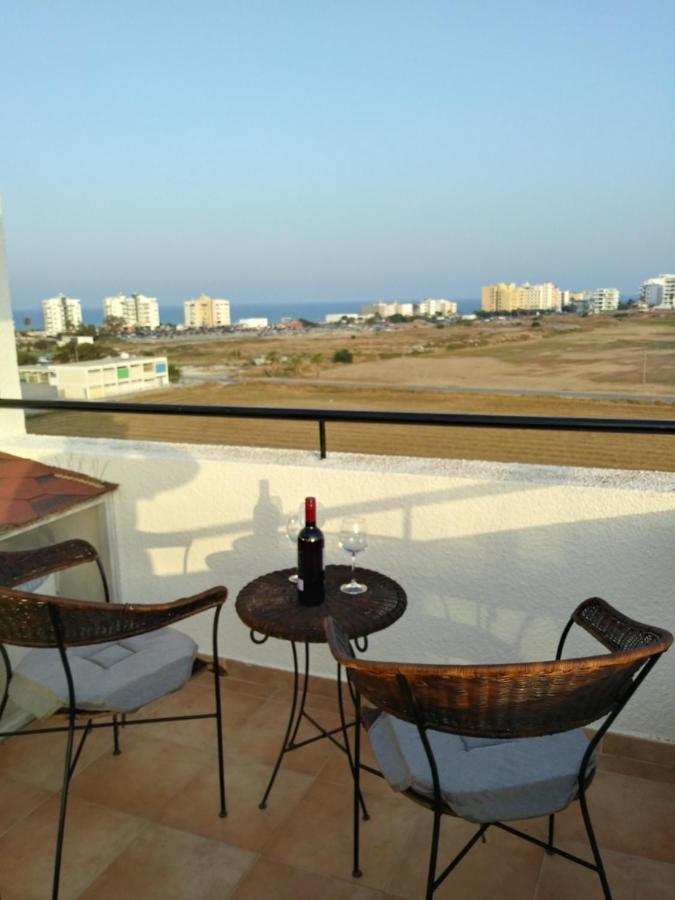 לרנקה Must Stay - Sea & Salt Lake Panoramic View Apt מראה חיצוני תמונה