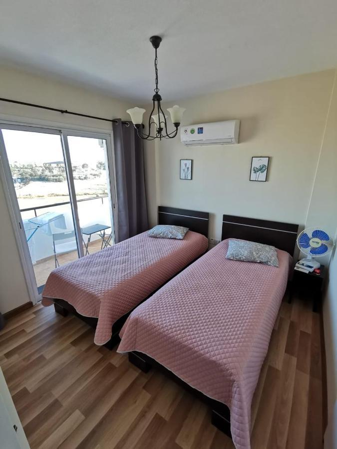 לרנקה Must Stay - Sea & Salt Lake Panoramic View Apt מראה חיצוני תמונה
