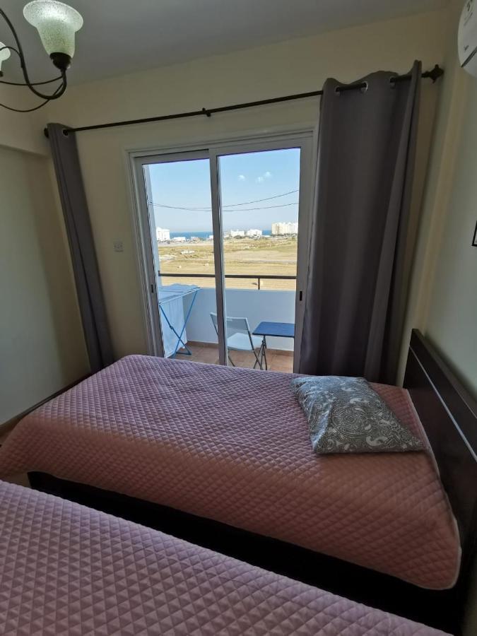 לרנקה Must Stay - Sea & Salt Lake Panoramic View Apt מראה חיצוני תמונה
