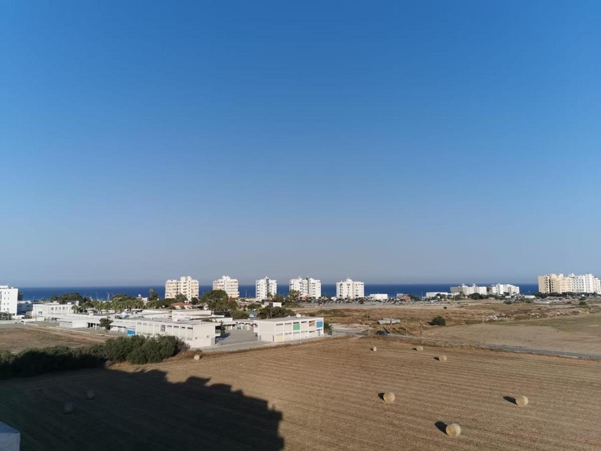לרנקה Must Stay - Sea & Salt Lake Panoramic View Apt מראה חיצוני תמונה